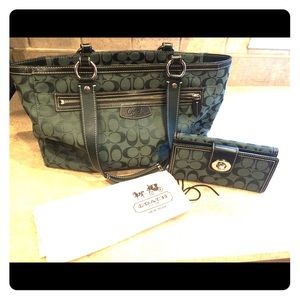 Coach Purse & Wallet Hunter Green G1060-F14694 EUC
